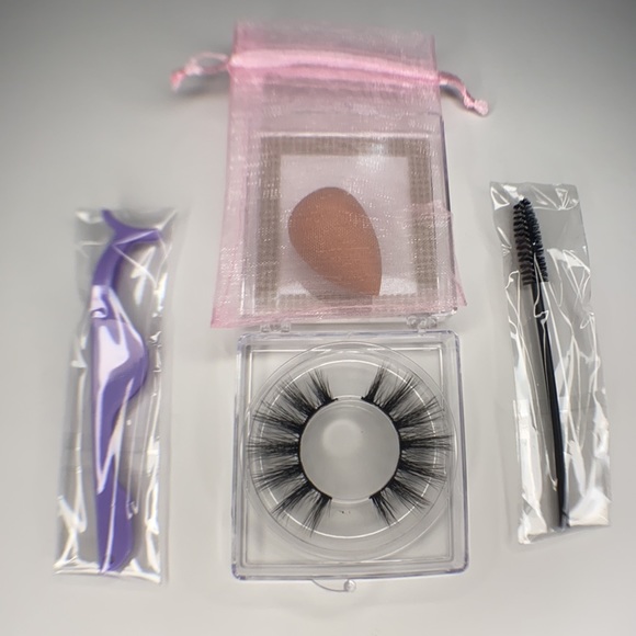 Blink with Mink Lashes - Picture 2 of 2